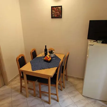 Apartament 22 *